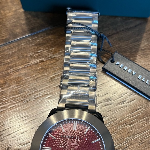 Perry Ellis Watch - Picture 3 of 4